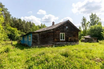 Нежилое здание, площадь 125,6 кв.м с земельным участком площадью 2190 кв.м,: Ярославская область, Угличский район, г. Углич, п. Мебельщиков, д. 19